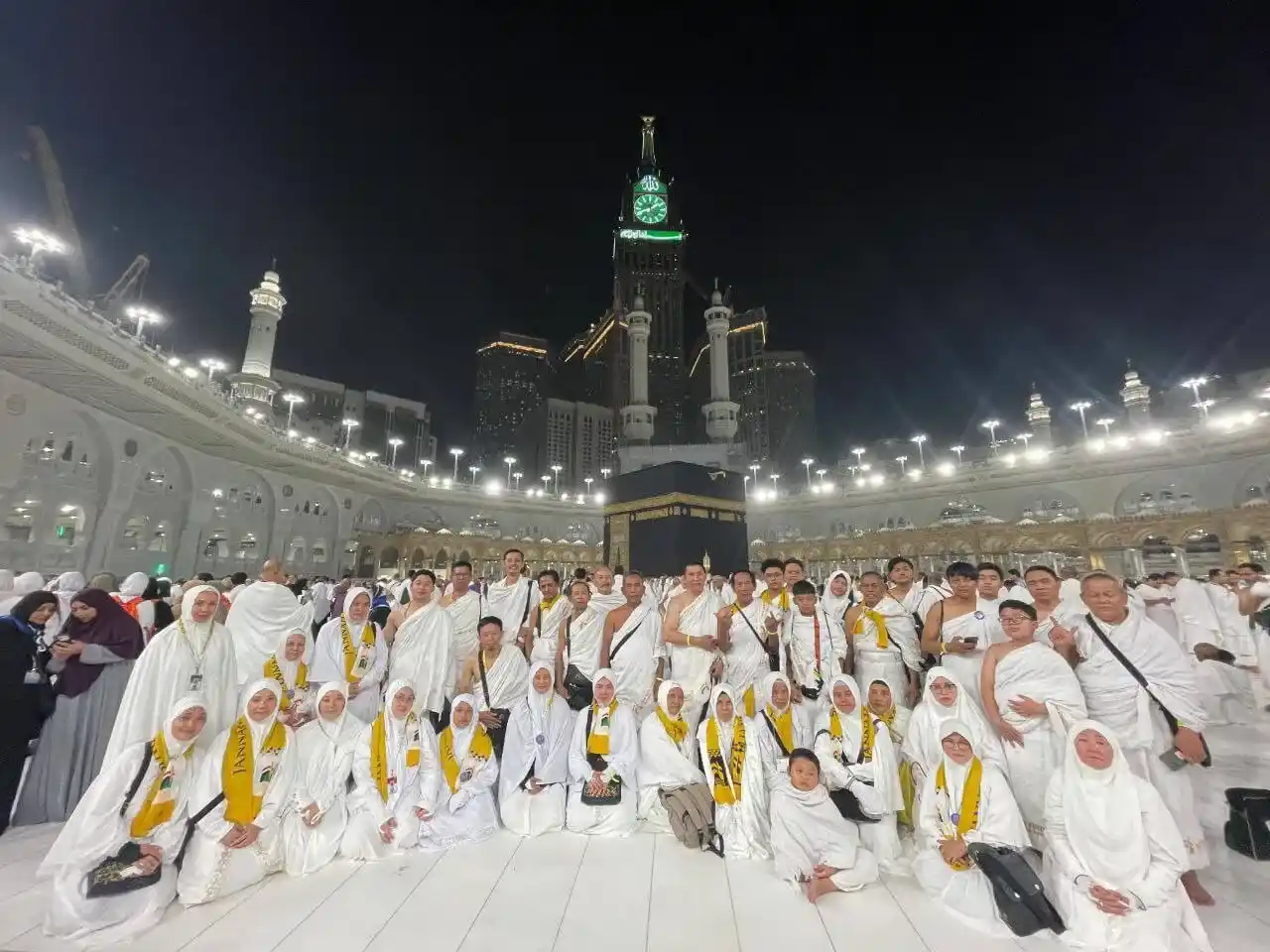 Dokumentasi jamaah Jannah Firdaus sedang beribadah di Kakbah