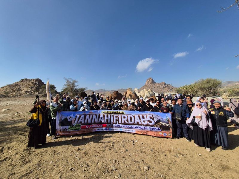 Jamaah Jannah Firdaus bahagia mengikuti city tour setelah menunaikan ibadah umroh